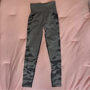 Women's Gray Camo High-Waisted Leggings